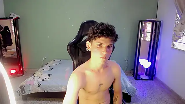 Snapshot of dilan_hott_ chatting on 11/07/25, 08:20 dilan hott online show from 11/07/25, 08:20