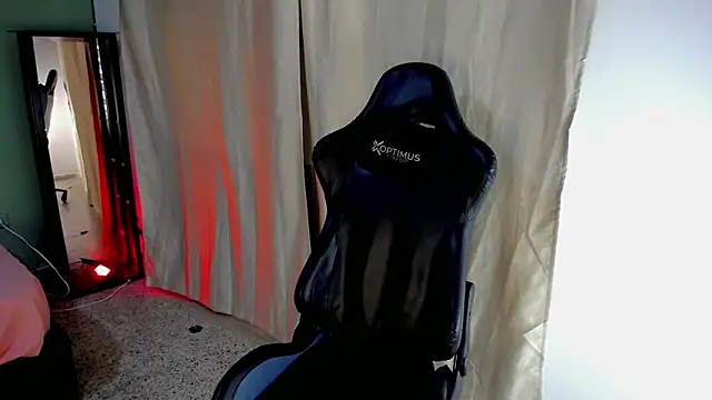 Snapshot of dilan_hott_ chatting on 11/11/25, 08:09 dilan hott online show from 11/11/25, 08:09