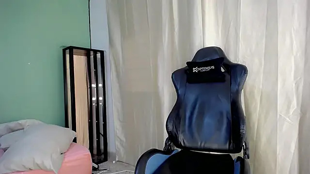 Snapshot of dilan_hott_ chatting on 11/13/25, 06:29 dilan hott online show from 11/13/25, 06:29