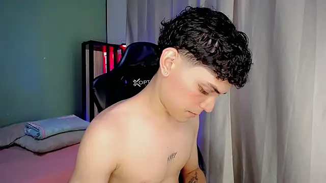 Snapshot of dilan_hott_ chatting on 11/14/25, 08:29 dilan hott online show from 11/14/25, 08:29