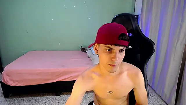 Snapshot of dilan_hott_ chatting on 11/17/25, 08:25 dilan hott online show from 11/17/25, 08:25