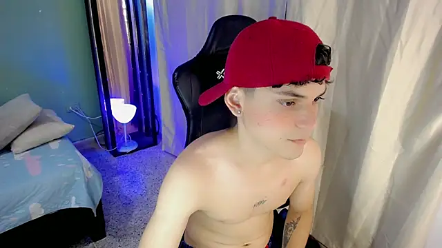 Snapshot of dilan_hott_ chatting on 11/20/25, 08:08 dilan hott online show from 11/20/25, 08:08