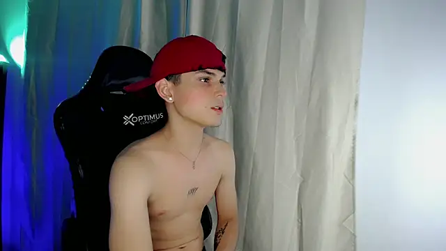 Snapshot of dilan_hott_ chatting on 11/25/25, 08:42 dilan hott online show from 11/25/25, 08:42