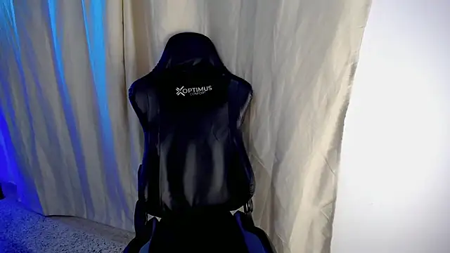 Snapshot of dilan_hott_ chatting on 11/26/25, 08:10 dilan hott online show from 11/26/25, 08:10