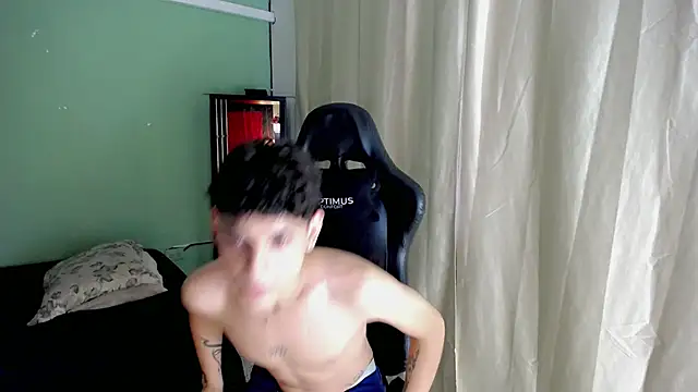 Snapshot of dilan_hott_ chatting on 11/27/25, 07:49 dilan hott online show from 11/27/25, 07:49