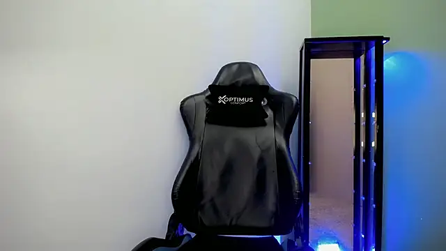 Snapshot of dilan_hott_ chatting on 12/01/25, 07:41 dilan hott online show from 12/01/25, 07:41