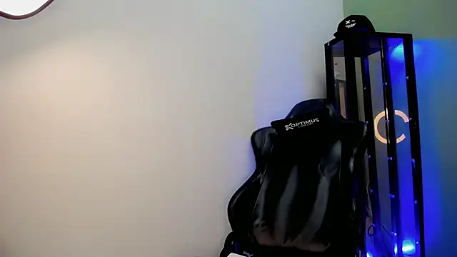 Snapshot of dilan_hott_ chatting on 12/02/25, 07:53 dilan hott online show from 12/02/25, 07:53