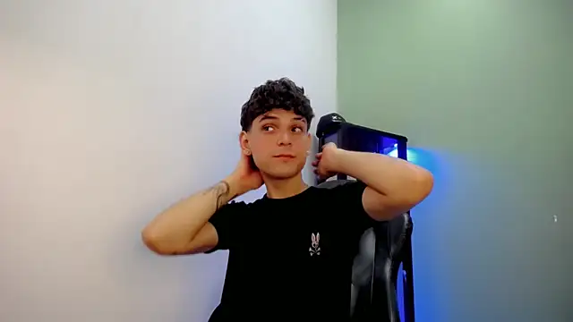 Snapshot of dilan_hott_ chatting on 12/04/25, 05:32 dilan hott online show from 12/04/25, 05:32