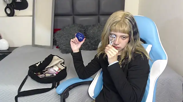 Snapshot of Amnesia_ chatting on 09/12/25, 01:11 Amnesia online show from 09/12/25, 01:11