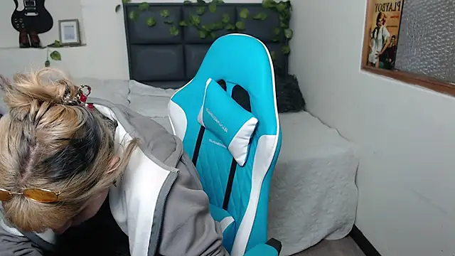 Snapshot of Amnesia_ chatting on 09/23/25, 12:41 Amnesia online show from 09/23/25, 12:41