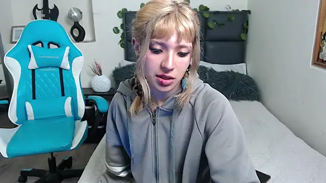 Snapshot of Amnesia_ chatting on 09/25/25, 02:10 Amnesia online show from 09/25/25, 02:10