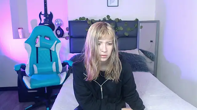 Snapshot of Amnesia_ chatting on 09/30/25, 01:27 Amnesia online show from 09/30/25, 01:27