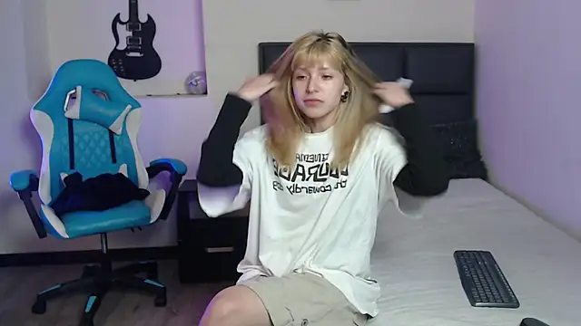 Snapshot of Amnesia_ chatting on 10/14/25, 01:12 Amnesia online show from 10/14/25, 01:12