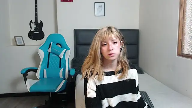 Snapshot of Amnesia_ chatting on 10/15/25, 05:57 Amnesia online show from 10/15/25, 05:57