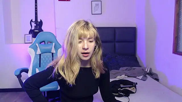 Snapshot of Amnesia_ chatting on 10/20/25, 12:27 Amnesia online show from 10/20/25, 12:27