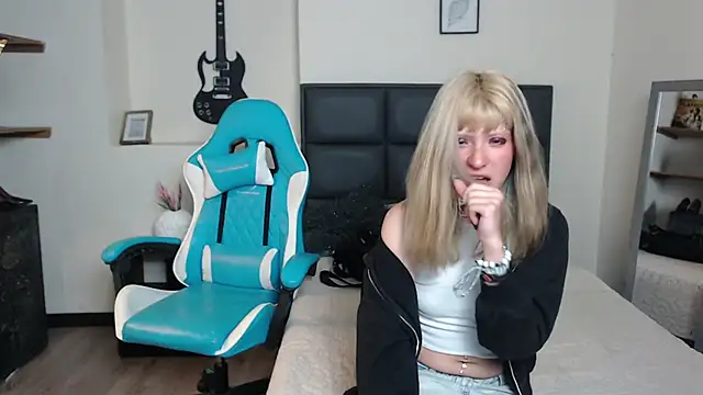 Snapshot of Amnesia_ chatting on 11/19/25, 12:49 Amnesia online show from 11/19/25, 12:49