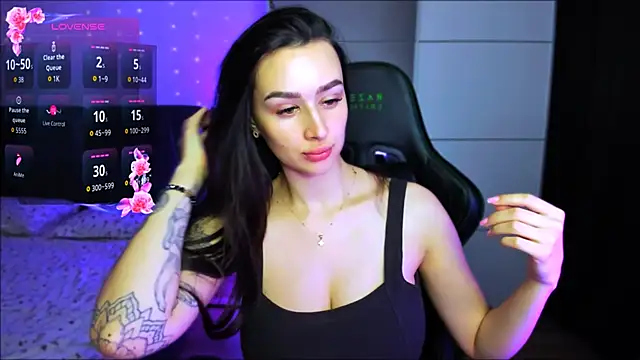 Veronica Larsson online show from 12/15/25, 04:28