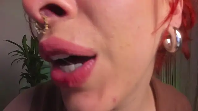 Snapshot of bri_von_dhara__ chatting on 10/15/25, 04:40 bri von dhara online show from 10/15/25, 04:40