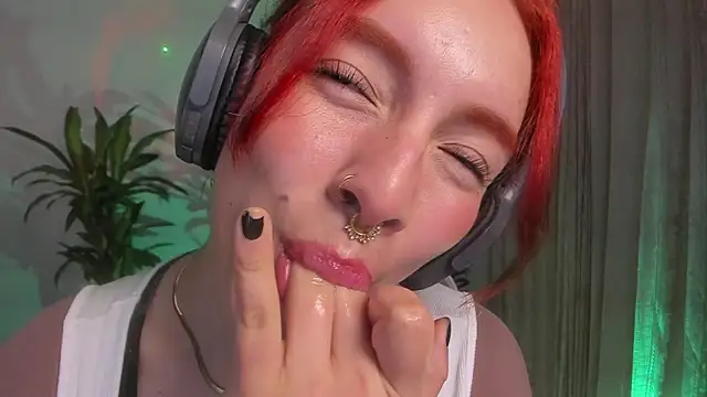 Snapshot of bri_von_dhara__ chatting on 10/18/25, 03:35 bri von dhara online show from 10/18/25, 03:35