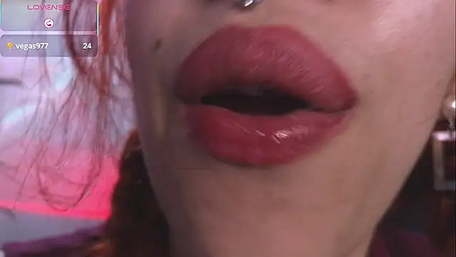 Snapshot of bri_von_dhara__ chatting on 11/17/25, 03:18 bri von dhara online show from 11/17/25, 03:18