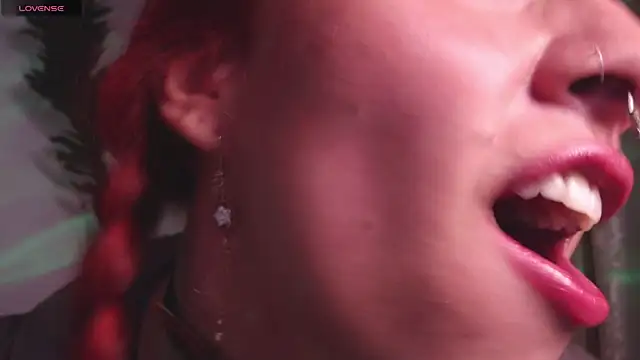 Snapshot of bri_von_dhara__ chatting on 11/25/25, 03:56 bri von dhara online show from 11/25/25, 03:56