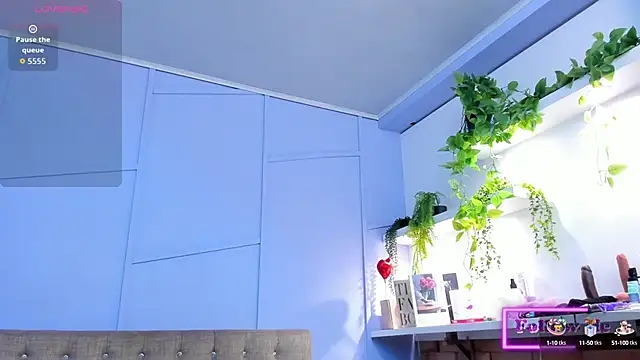 Snapshot of aliceandsia chatting on 09/30/25, 12:21 aliceandsia online show from 09/30/25, 12:21