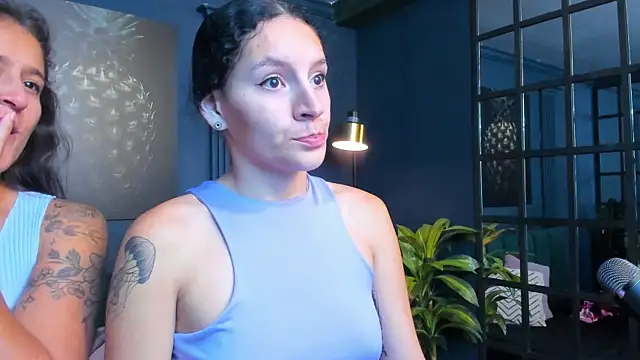 Snapshot of aliceandsia chatting on 10/06/25, 12:13 aliceandsia online show from 10/06/25, 12:13