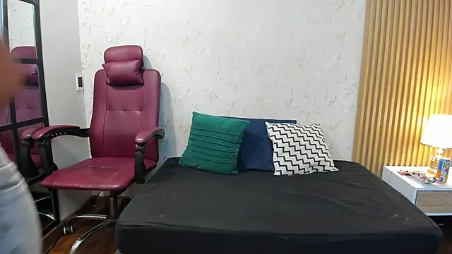 aliceandsia online show from 04/14/26, 07:09