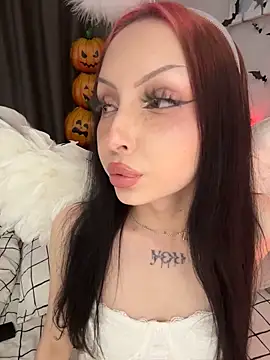 Snapshot of Lina_Thornton_ chatting on 10/30/25, 08:53 Lina Thornton online show from 10/30/25, 08:53