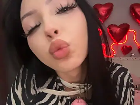 Lina Thornton  online show from 07/28/26, 04:27