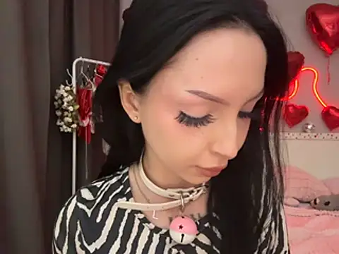 Lina Thornton  online show from 07/28/26, 04:39