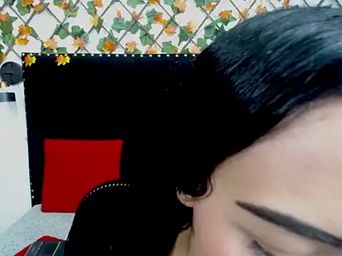 Snapshot of valerythompsonper chatting on 01/07/26, 01:08 valerythompsonper online show from 01/07/26, 01:08