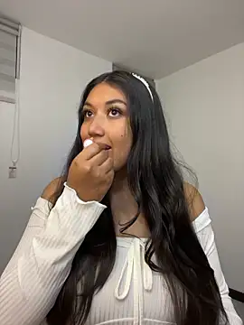 SharaRous online show from 06/11/26, 01:05