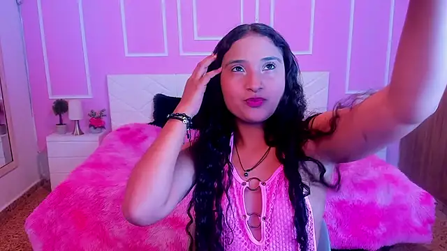 Snapshot of BellaSky4 chatting on 11/06/25, 12:06 BellaSky4 online show from 11/06/25, 12:06