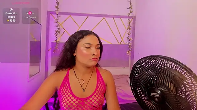 Snapshot of BellaSky4 chatting on 12/15/25, 02:16 BellaSky4 online show from 12/15/25, 02:16