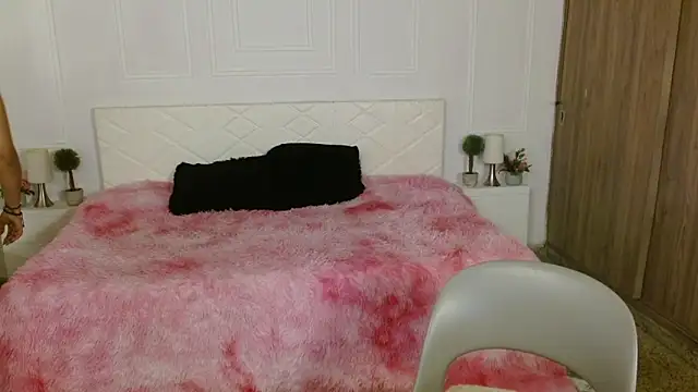 Snapshot of BellaSky4 chatting on 12/16/25, 11:15 BellaSky4 online show from 12/16/25, 11:15