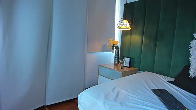 kittyy milk 001 online show from 10/17/25, 08:33