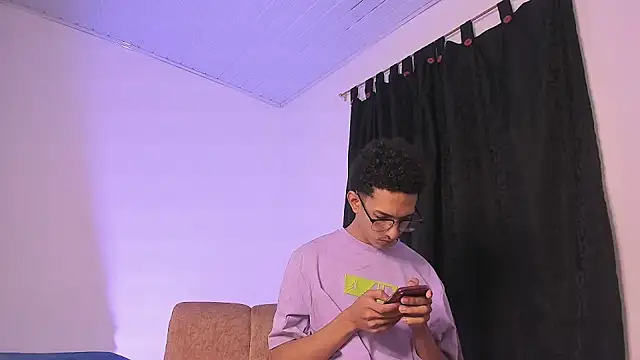 Snapshot of Cj_davis_ chatting on 10/18/25, 05:54 Cj davis online show from 10/18/25, 05:54