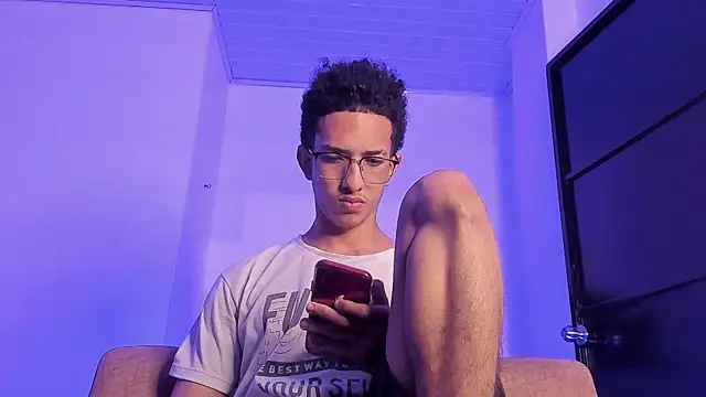 Snapshot of Cj_davis_ chatting on 12/01/25, 01:27 Cj davis online show from 12/01/25, 01:27