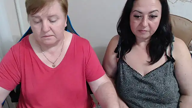 Snapshot of Bertie_Adeline chatting on 09/29/25, 08:35 Bertie Adeline online show from 09/29/25, 08:35