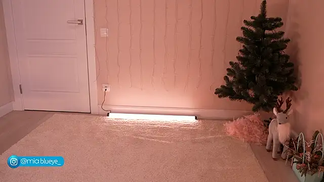 Miablueye online show from 01/15/26, 04:00