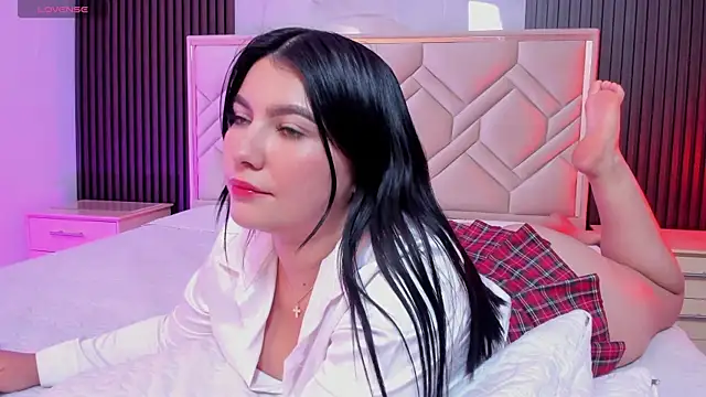 Snapshot of MiaaFarrel chatting on 09/27/25, 07:08 MiaaFarrel online show from 09/27/25, 07:08