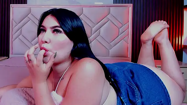 Snapshot of MiaaFarrel chatting on 10/21/25, 07:14 MiaaFarrel online show from 10/21/25, 07:14