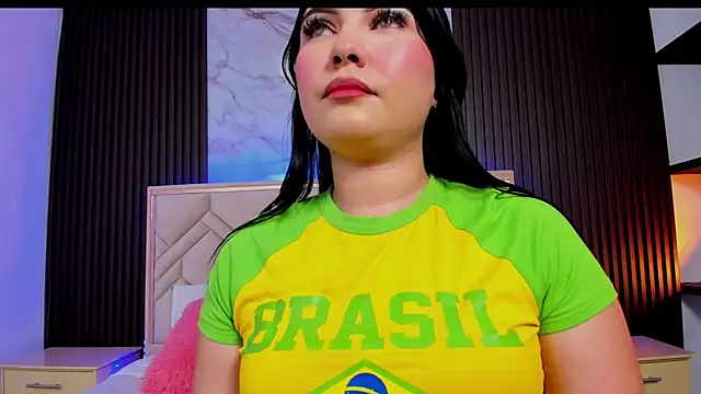 Snapshot of MiaaFarrel chatting on 12/15/25, 06:23 MiaaFarrel online show from 12/15/25, 06:23