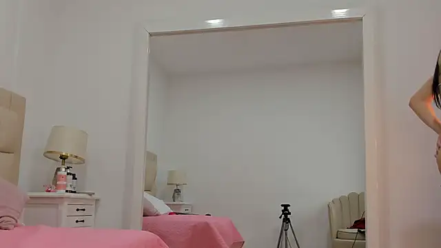 SkinnyGirl 28 online show from 10/22/25, 08:41