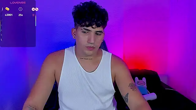 Snapshot of Saturn_boy chatting on 11/05/25, 03:28 Saturn boy online show from 11/05/25, 03:28