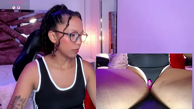 NovaLyn online show from 10/07/25, 04:31