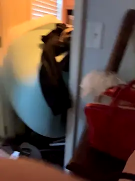 Snapshot of TaylorMade2223 chatting on 11/01/25, 10:01 TaylorMade2223 online show from 11/01/25, 10:01