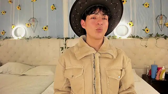 AleAurarashi online show from 11/14/25, 06:01