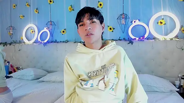 AleAurarashi online show from 11/16/25, 01:44